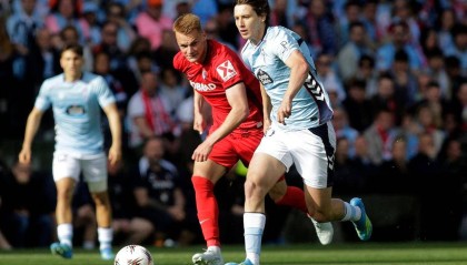 随着24岁日本球星2球+比分6-1，德甲第8横扫西甲第6，进欧联4强