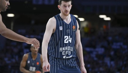 伯纳乌的困境：皇马在主场失分，巴萨领跑西甲